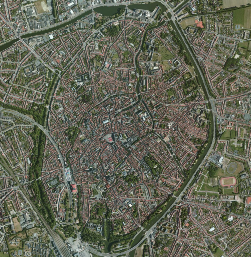 Satellite image of downtown Bruges (Source: Apple Maps)