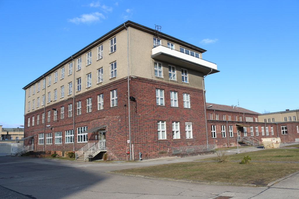 Visit of the Stasi prison Höhenschönhausen is probably the opposite of light entertainment. One of the former prisoners led through the large remand center. He spent 18 months there and explained first hand how psychological torture was used in many ways to force inmates to testify anything.